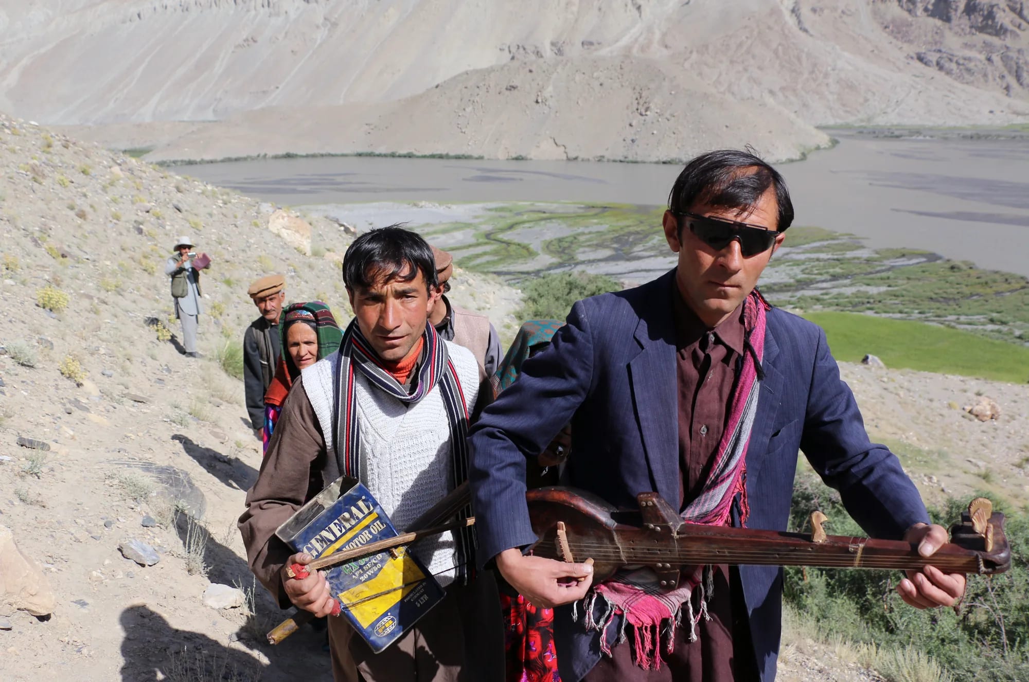 Daulatsho and other musicians