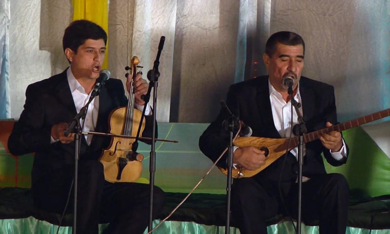 Falak bo ufarash: Folk quatrains sung by Firdaus and Hashimov